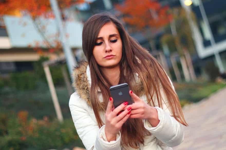 マッチングアプリはモテない人がやるものではない！理由と使ってる男女の特徴も解説