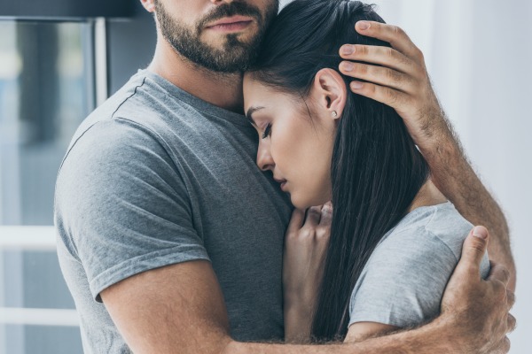(10)知らない人に抱きしめられる夢