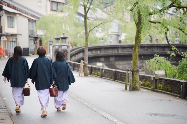 (4)温泉旅行している夢