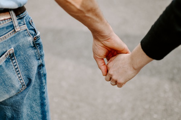 (5)知らない人と付き合う夢