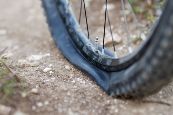 (7) バイクがパンクする夢